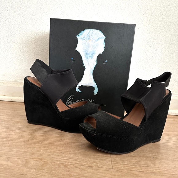 Donald Pliner Black Platforms - Picture 4 of 7